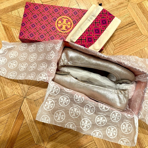 NWT Tory Burch Metallic Suede Travel Flats - Picture 3 of 14